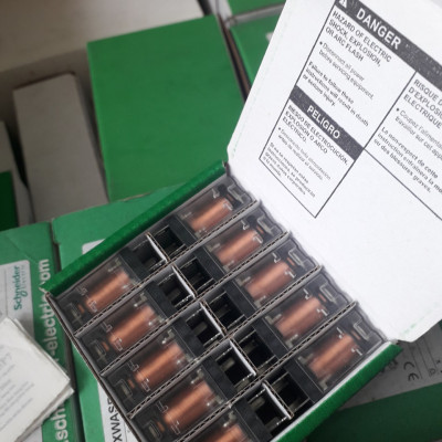 Rơ le RXG25P7 Schneider coil 220VAC - 8 chân 2NO-2NC | Chính hãng |
