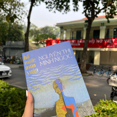 Sách - Hồ Nước Mùa Xuân