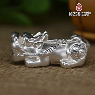 Charm bạc tỳ hưu xỏ ngang - Ngọc Quý Gemstones