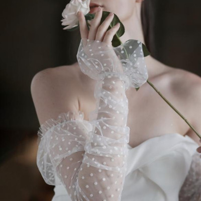 Găng tay chun không ngón mẫu voan chấm bi cổ tay bèo