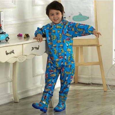 Bộ áo quần  đi mưa  cho bé từ  3  - 5 tuổi  , vải dù  chống thấm , siêu bền  , áo mưa có túi đựng xinh xắn , giao màu ngẫu nhiên