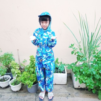 Áo mưa bộ trẻ em từ 3 - 10 tuổi , họa tiết hoạt hình dễ thương ,vải dù cao cấp , siêu bền , chống thấm , có túi đựng  , giao màu ngẫu nhiên