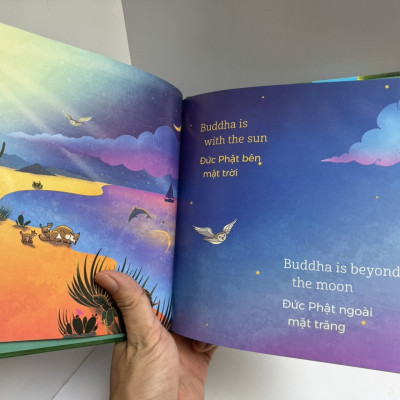 [Bìa cứng, in màu toàn bộ] [Tủ sách hạt mầm tâm bụt, sách song ngữ Anh - Việt] ĐỨC PHẬT Ở ĐÂU? - Marisa Aragón Ware - Kiều Anh Tú dịch - Mochi Books - NXB Lao Động.