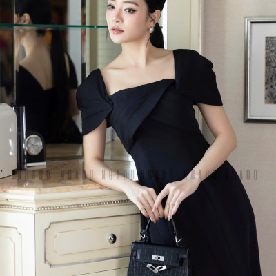 Đầm đen cổ vuông NGADO