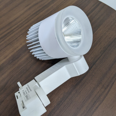 Đèn rọi ray tản nhiệt nhôm 12w/20w dùng trang trí shop quần áo, showroom.