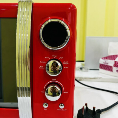 Lò vi sóng Swan Liverpool đỏ Hàng chính hãng