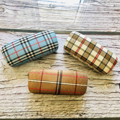 Hộp Đựng Mắt Kính Thời Trang, Hộp Đựng Mắt Kính Đẹp, Họa Tiết Bọc vải Caro sang Trọng, Kích Thước 17x7x5cm, Bền Đẹp( Màu Ngẫu Nhiên) 