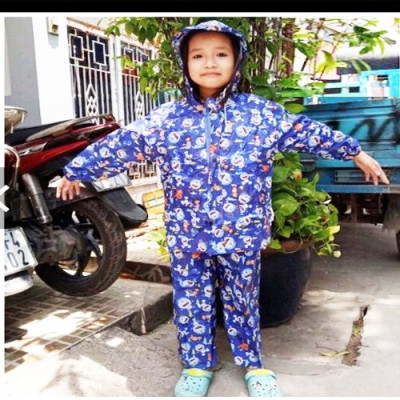 Áo mưa bộ cho trẻ từ 3  -  5 tuổi   , họa tiết hoạt hình dễ thương , vải dù cao cấp  ,siêu bền , chống thấm nước ,  có túi đựng xinh xắn ,giao màu ngẫu nhiên