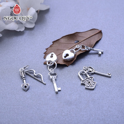 Combo 2 cái charm bạc khóa phím mũi tên treo - Ngọc Quý Gemstones