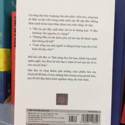 Chú Chó Nhìn Thấy Gì? (Tái bản 2019)