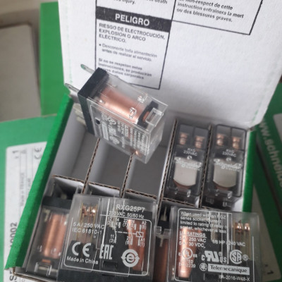 Rơ le RXG25P7 Schneider coil 220VAC - 8 chân 2NO-2NC | Chính hãng |