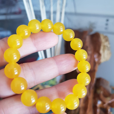 Chiếc Vòng tay đá mã não vàng anh tươi quá đẹp  Size hạt 10mm Nữ mệnh kim thổ thủy đeo  Vòng vàng anh này người lớn trẻ em nhỏ đeo được hết ạ rất là xinh xắn luôn