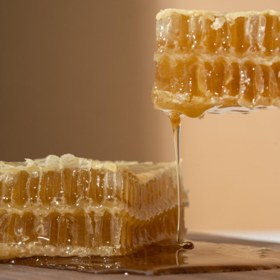 Combo 3 Mật Ong Bánh Tổ Jade Mountain Chứa Sáp Ong Nguyên Vẹn Vị Ngọt Tự Nhiên Chất Lượng Cao 500gr