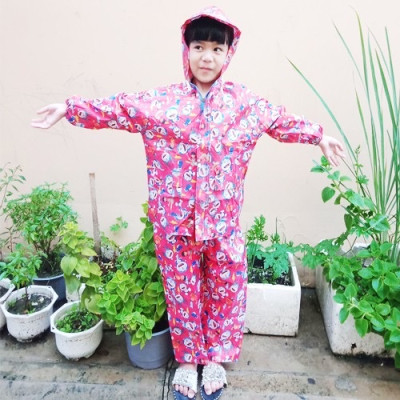 Áo mưa bộ cho trẻ từ 3  -  5 tuổi   , họa tiết hoạt hình dễ thương , vải dù cao cấp  ,siêu bền , chống thấm nước ,  có túi đựng xinh xắn ,giao màu ngẫu nhiên