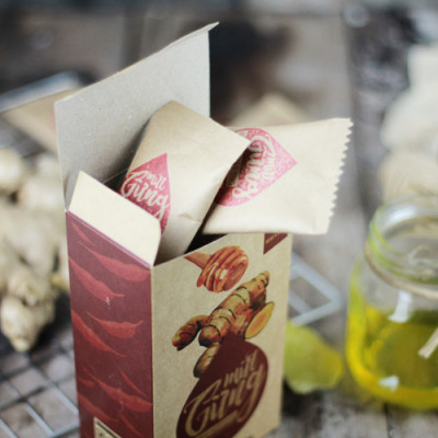 Combo Hạt Sen Sấy Hải Long (230g) + Mứt Gừng Nướng Mật Ong Hải Long (120g)