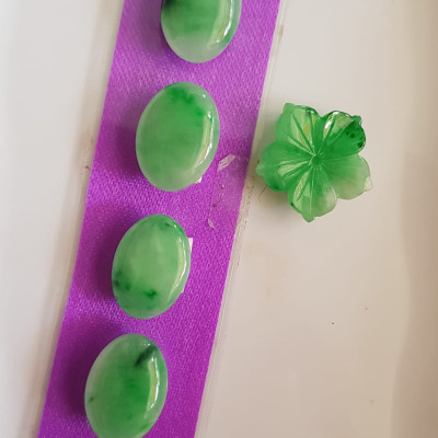 BỘ COMBO TRANG SỨC GỒM LẮC TAY OVAL VÀ MẶT DÂY CHUYỀN BÔNG HOA MAI  CHẤT LIỆU Đá CẨM THẠCH TỰ NHIÊN  MÀU XANH NGỌC BÓNG NỮ BỌC VÀNG ĐEO ĐẸP Ạ