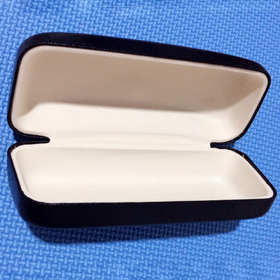 Hộp đựng mắt kính chống vỡ chuyên dụng kiểu dáng bánh mì - Màu đen