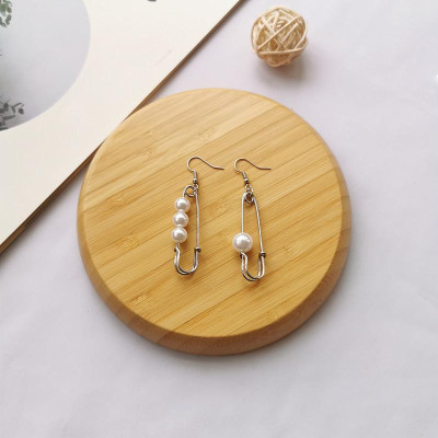 Đôi bông tai cách điệu lạ mắt nổi bật