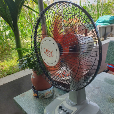 Quạt bàn Kẹp Bình 12V, Có 3 Tốc Độ Gió Khác Nhau, Loại CN B3, Cánh 30cm gió mạnh