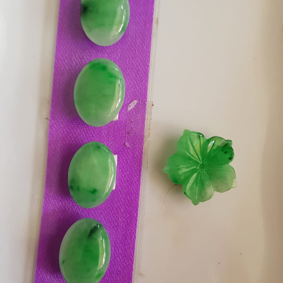 BỘ COMBO TRANG SỨC GỒM LẮC TAY OVAL VÀ MẶT DÂY CHUYỀN BÔNG HOA MAI  CHẤT LIỆU Đá CẨM THẠCH TỰ NHIÊN  MÀU XANH NGỌC BÓNG NỮ BỌC VÀNG ĐEO ĐẸP Ạ