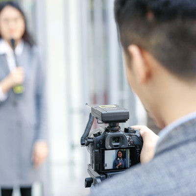 Bộ Micro Thu Âm Không Dây Saramonic UWMIC9 KIT2 - Quay Phim / Livestream / Vlog - Hàng Chính Hãng 