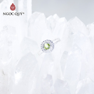 Nhẫn bạc nữ đá Peridot mệnh hỏa, mộc - Ngọc Quý Gemstones