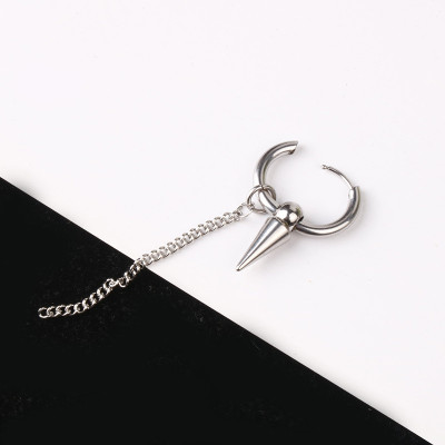 Bông tai phối hợp xích- bi- đinh cool ngầu thu hút