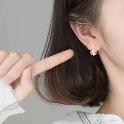 Khuyên tai bạc 925 hình minidot treo hoa cúc họa mi lủng lẳng lạ mắt đáng yêu Dế Bạc - K5841