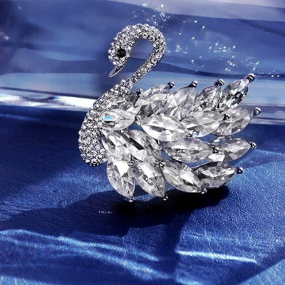 Trâm Cài Áo Thiên Nga Đính Đá Sapphire Dịu Dàng Nữ Quí Phái