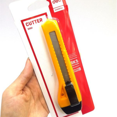 Dao Rọc Giấy Đại  Deli 2061 - Màu Ngẫu Nhiên