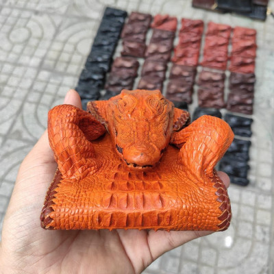 Ví Cá Sấu Nguyên Con Có Đầu Và Chân Tay!