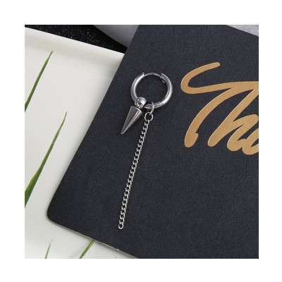 Bông tai phối hợp xích- bi- đinh cool ngầu thu hút