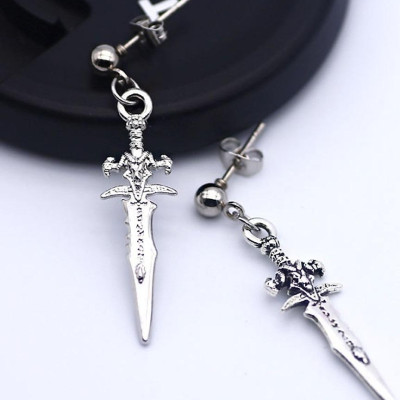 Đôi bông tai thiết kế kiểu dáng dao ngắn hoàng gia