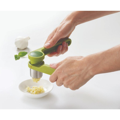 Dụng cụ ép tỏi cộng lực Joseph Joseph Helix Garlic Press - 201024