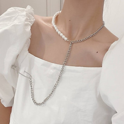 Dây chuyền vòng cổ ngọc trai mix kim băng cài áo điểm nhấn cho bộ sang phục siêu cá tính phong cách unisex