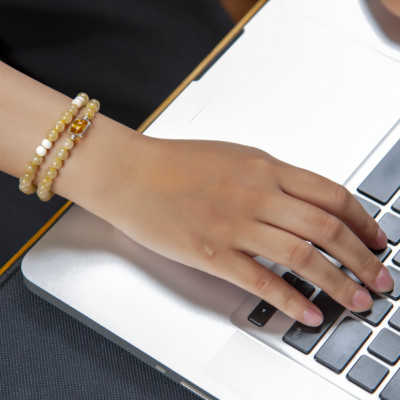 Vòng tay phong thủy Thạch anh tóc vàng mix hổ phách thiên nhiên mạng Thổ - Kim VT071