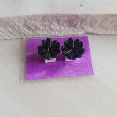 1 Đôi bông tai Kiểu Mới lạ đẹp Bông Hoa Mai Trái Tim 5 cánh Màu Đen Đá Ngọc cẩm thạch tự nhiên đen bóng đẹp hợp Nữ mệnh Thủy mệnh Mộc ạ Size 9mm x dầy 2,5mm Nữ bọc vàng đeo rất đẹp sang ạ