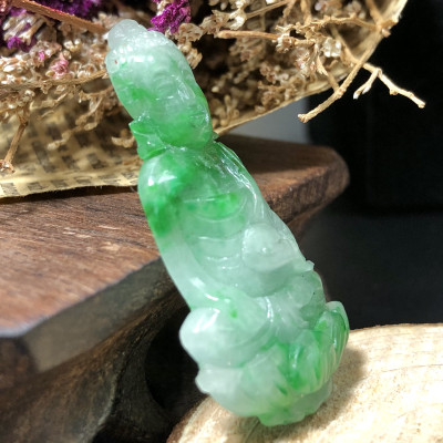 Mặt Phật Bà Cẩm Thạch xanh lí nhạt cao cấp