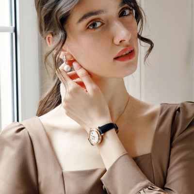 Đồng Hồ Nữ I&W Carnival 556L Chính Hãng BH 24T Chịu Nước 30m Kính Chống Xước Dây Da Cao Cấp ( Máy Quartz)