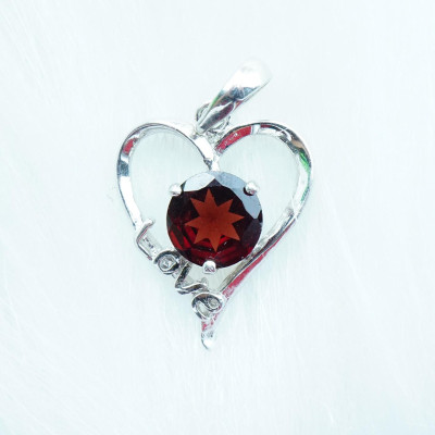 Mặt dây chuyền bạc 925 đính đá Garnet ngọc hồng lựu tự nhiên kiểu tim MDG8