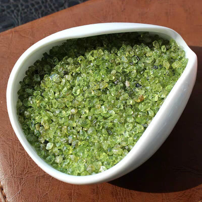 Đá thạch anh vụn peridot xanh - 1 kg 