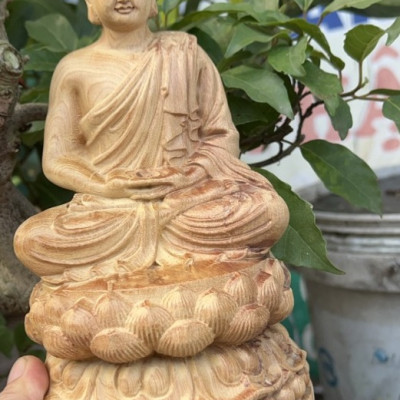 Tượng phật thích ca mô ni bằng gỗ bách xanh thơm nức kt cao 20x12cm 
