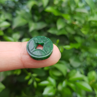 Mặt Dây Chuyền Mặt Nhẫn Đồng Tiền Mới màu Xanh Đậm Đẹp Đá Cẩm thạch xanh tự nhiên  Size nhỏ vừa đk 13,5mm x dầy 3mm  Nữ bọc vàng lên đeo đẹp lắm rất ý nghĩa đồng tiền may mắn tài lộc ạ