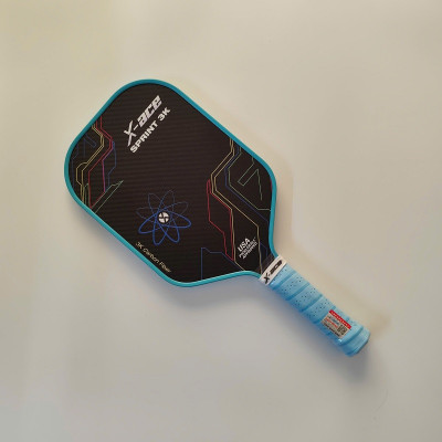 Vợt Pickleball X-Ace Sprint 3K carbon tặng kèm bóng và cuốn cán, trọng lượng 230g, bề mặt nhám bám bóng tối ưu.