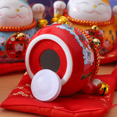 Mèo thần tài lục lạc ,may mắn , thu hút tài lộc , có khe để tiền , kèm đệm lót xinh xắn  ,thu hút khách hàng , mang vận khí tốt lành , công việc kinh doanh thuận lợi vạn sự hanh thông xua tan vận đen ,đem nhiều may mắn đến cho gia chủ 