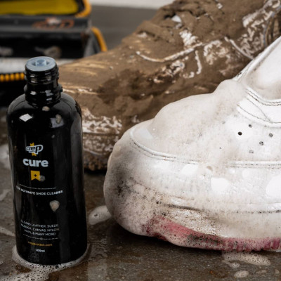 Bộ Vệ Sinh Giày Dép Crep Protect Cure Kit (gồm bàn chải, khăn lau, chai dung dịch vệ sinh 100ml và sách hướng dẫn) 