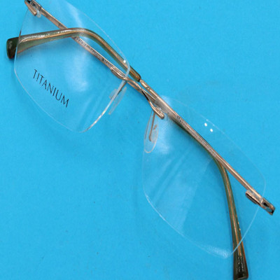 Mắt kính lão ti-tan mạ-vàng không viền 868