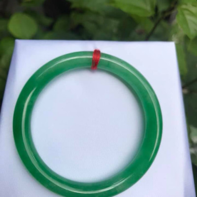 Vòng Tay Đá Cẩm Thạch LÝ KẾT MỚI 48MM MÀU XANH LÁ TƯƠI BÓNG  NỮ 35KG-50KG MẠNG MỘC HỎA