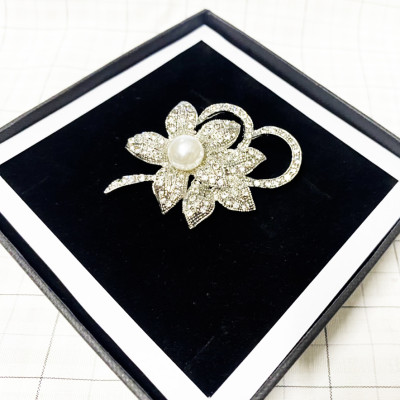 Trâm cài áo hoa ngọc trai sang trọng - Cài áo sang trọng màu bạc cho nữ - Cài áo nữ sang trọng