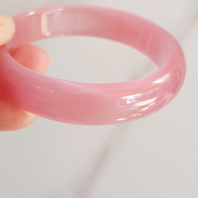 Vòng tay nữ đá mắt mèo hồng bản hẹ mới Ni 53mm x cao 13mm x dầy 7mm nữ 50kg - 57kg đeo màu hồng hồng nhẹ xinh tươi đẹp rẻ lắm chuẩn hợp nữ mệnh hỏa mệnh thổ ạ